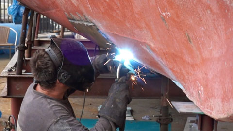 Welding beneath a hull